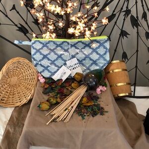 Rolling Rabbit MakeUp / Bath Accessories Bag.